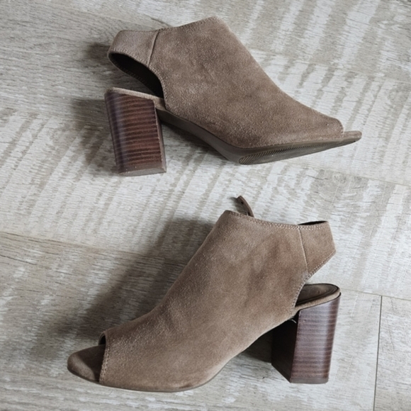 Michael Journey Block Heel Suede Leather Heel Sandals - Picture 4 of 16